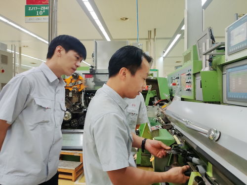 江西中煙贛州卷煙廠(chǎng)卷包車(chē)間 以信息技術(shù)咨詢(xún)?yōu)橐妫x能技能鑒定實(shí)操培訓(xùn)新篇章